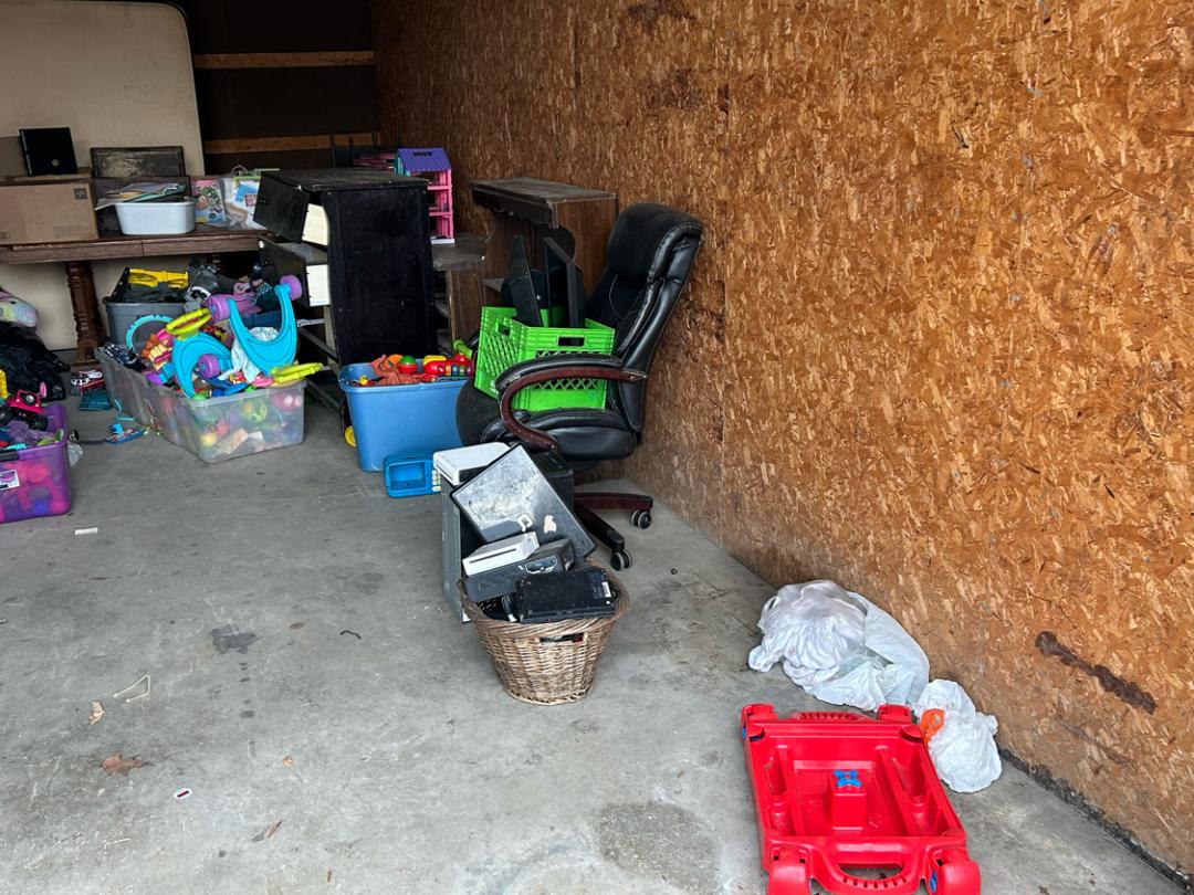 Storage Unit Auction in Hubbard, OH at Dove Storage Hubbard ends on